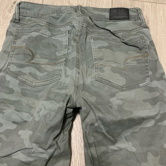 American Eagle high rise cropped jegging size 2 short camouflage print - Picture 9 of 9